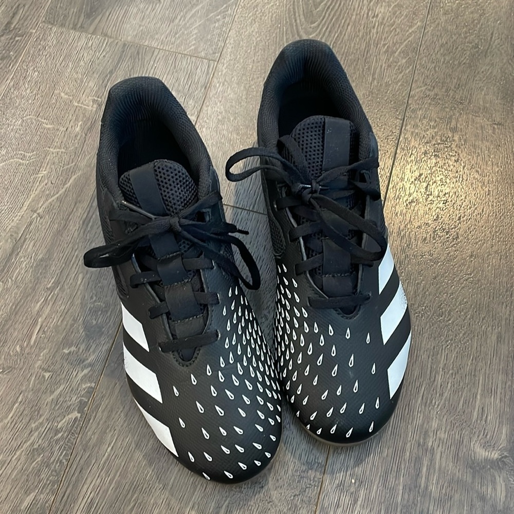Adidas Predator Shoes Big boys Size 6.5